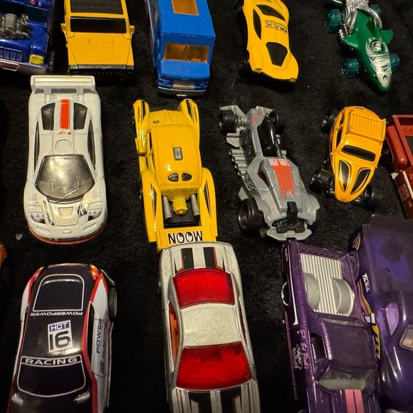 Lot of 40 Cars! Hotwheels, matchbox, trucks &more! Plus 3 helicopters!Great gift - Picture 7 of 12